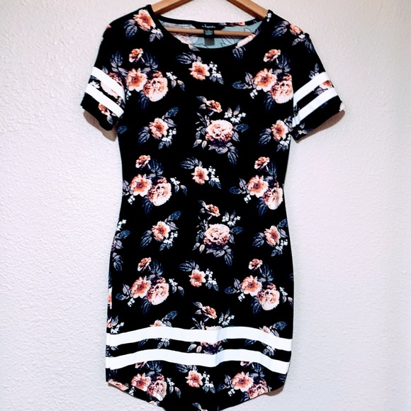 Dresses & Skirts - ADORABLE DRESS